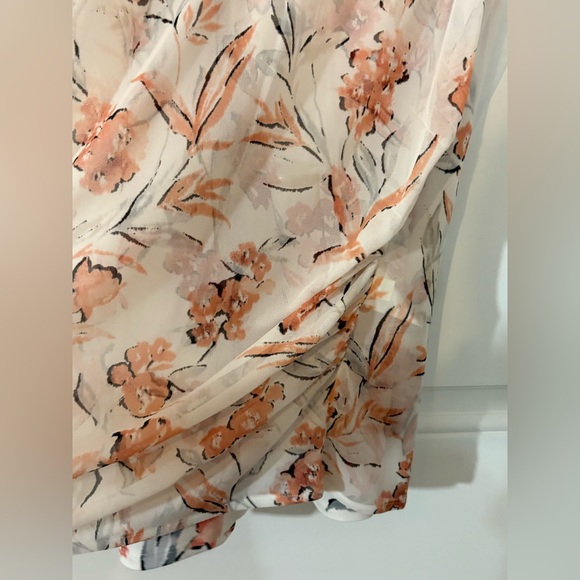 White House Black Market Floral Blouse - Picture 6 of 8